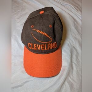 Cleveland‎ Browns Hat With Football On It